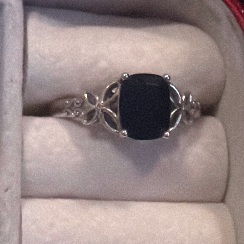 Elegant Silver and Black Gemstone Ring
